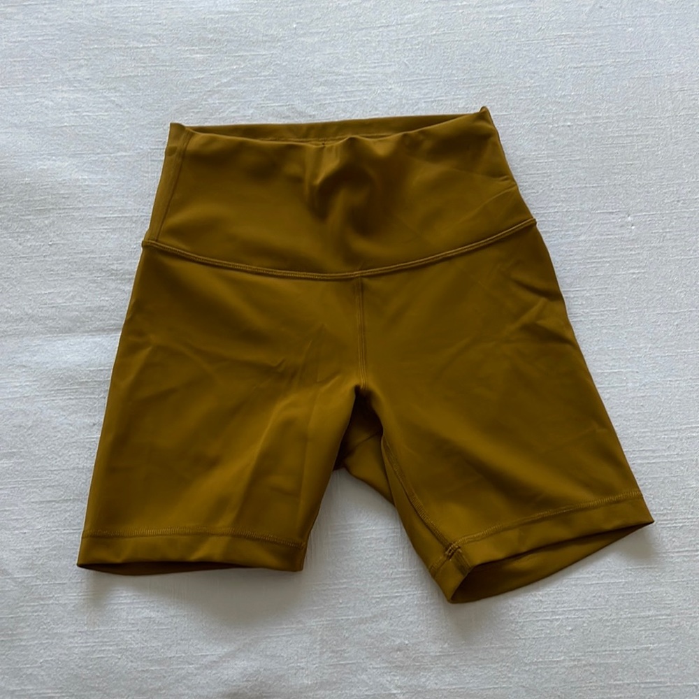 Lululemon Wunder Train Shorts 6” size 6. No tags but NEVER worn